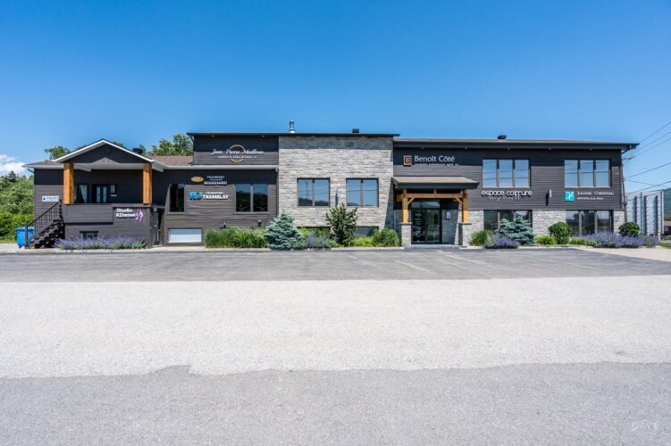 More Photos Of 2 Rue De L'usine, Baie-Saint-Paul General Retail For Sale