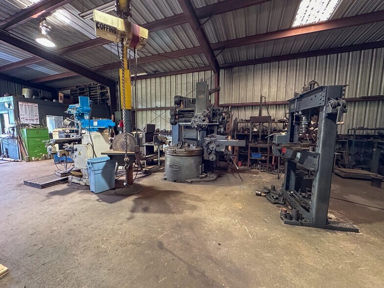 More Photos Of 4133 Loop 343, Rusk Manufacturing For Sale