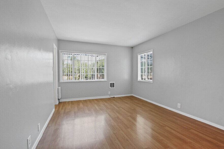 More Photos Of 2075 E Broadway, Long Beach Apartments For Sale