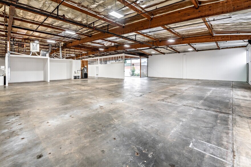 More Photos Of 10150-10200 Jefferson Blvd, Culver City Warehouse For Lease