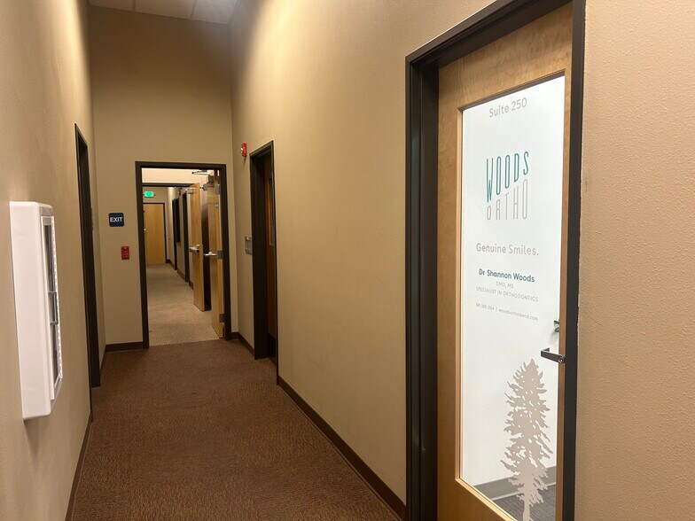 More Photos Of 2500 NE Twin Knolls Dr, Bend Medical For Lease