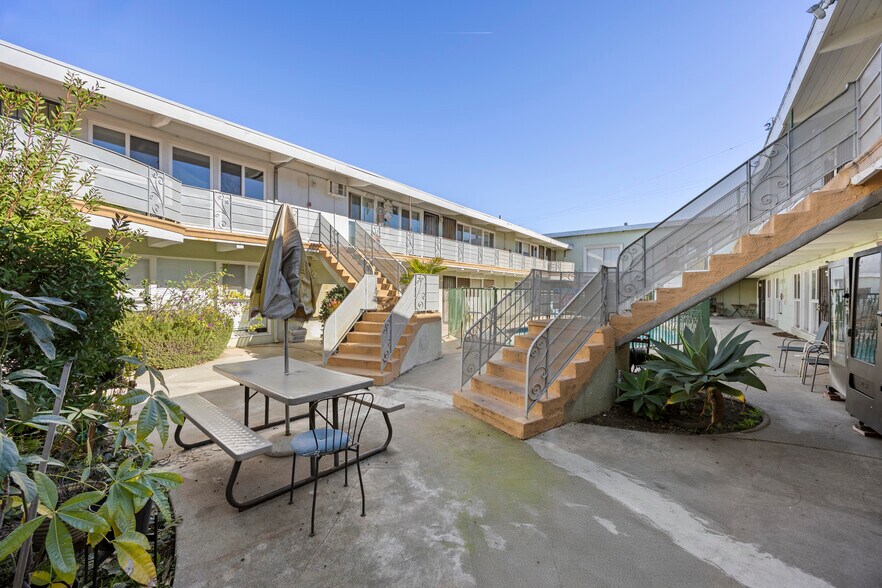 More Photos Of 1904 S Robertson Blvd, Los Angeles Apartments For Sale