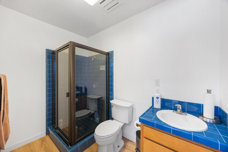 More Photos Of 14128 Paramount Blvd, Paramount Warehouse For Sale