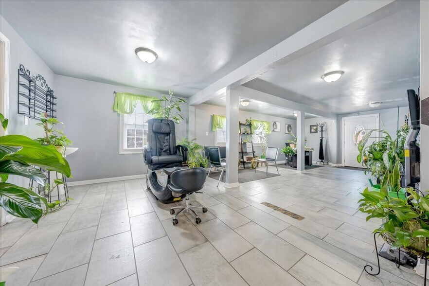 More Photos Of 3118 Williamson Rd NW, Roanoke Freestanding For Sale