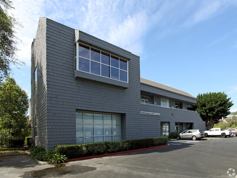 More Photos Of 23370 Moulton Pky, Laguna Hills Self Storage For Lease