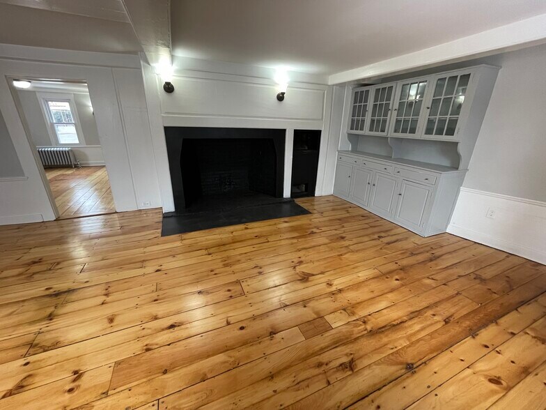 More Photos Of 3 Portsmouth Ave, Exeter General Retail For Lease