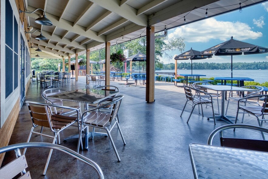 More Photos Of 9971 N Grand Pines Ln, Hayward Restaurant For Sale