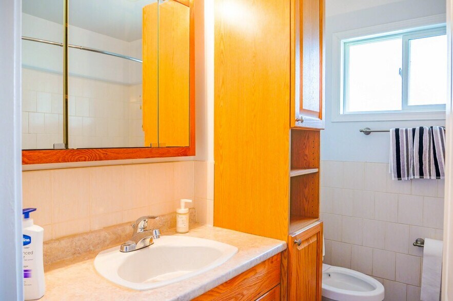 More Photos Of 504 65 Av NW, Edmonton Truck Terminal For Sale