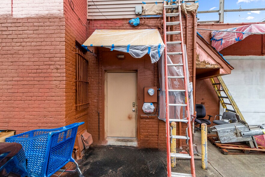 More Photos Of 5920 Chase Rd, Dearborn General Retail For Lease