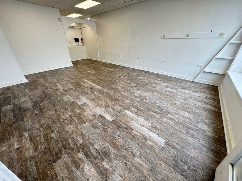 More Photos Of 3 Pearl St, Mystic Storefront Retail Residential For Lease