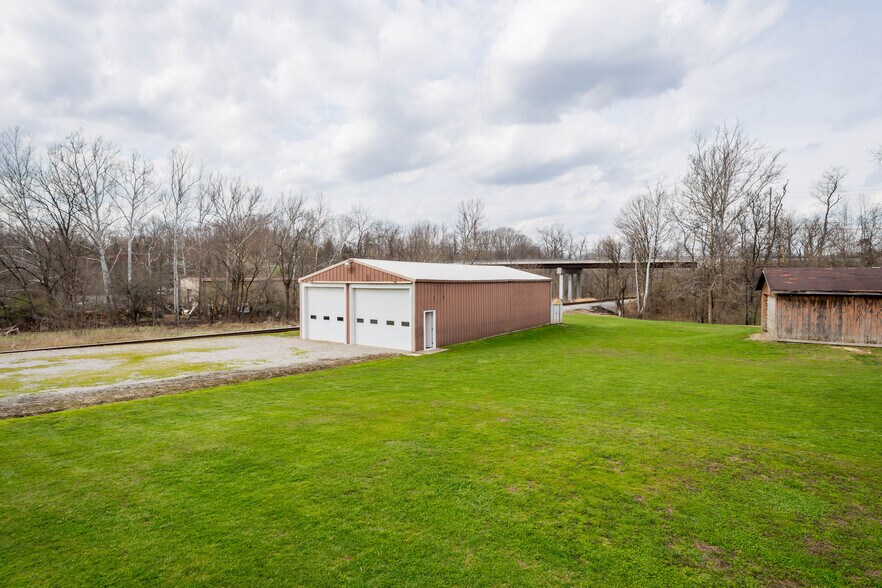 More Photos Of 19 Old Monongahela Pike, Eighty Four Service For Sale