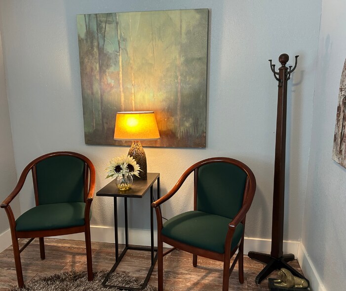 More Photos Of 1031 W Pearl St, Granbury Office Residential For Lease