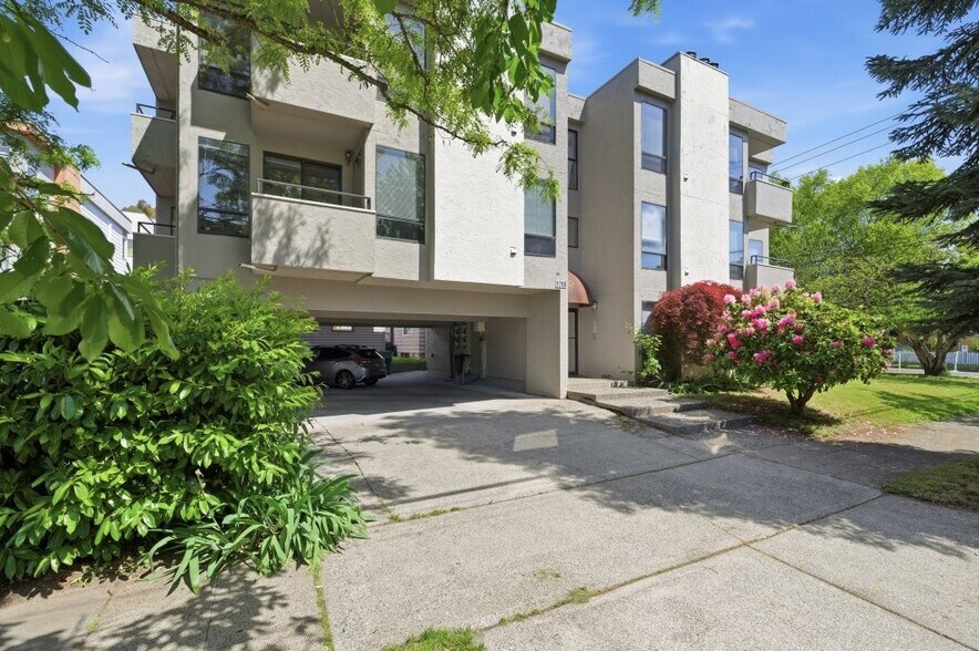 More Photos Of 1700 64th St NW, Seattle Apartments For Sale