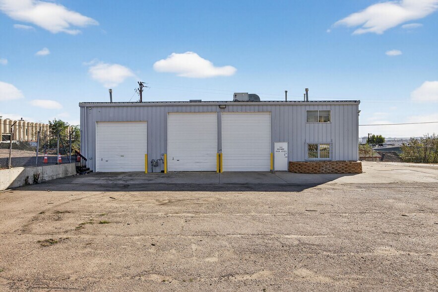 More Photos Of 3050 S Zuni St, Englewood Warehouse For Lease