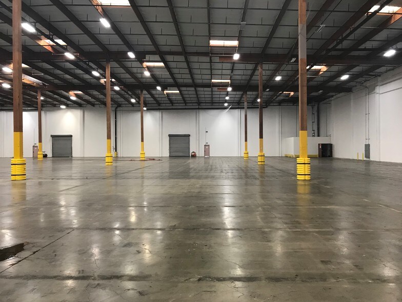 More Photos Of 2331-2359 E Pacifica Pl, Rancho Dominguez Warehouse For Lease