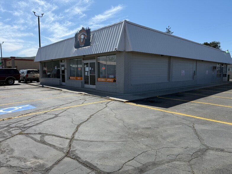 More Photos Of 3302-3304 Main St, Yakima Freestanding For Lease