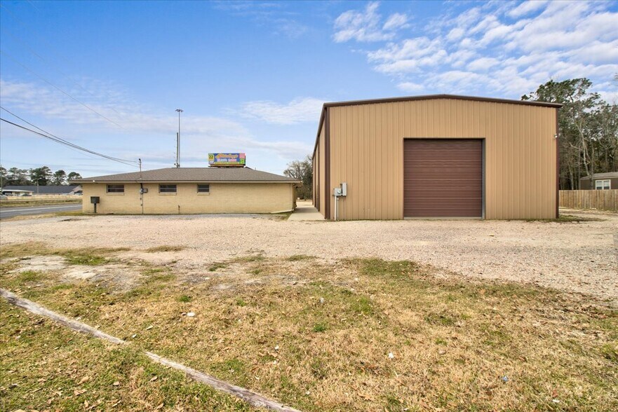 More Photos Of 21232 Ih 10, Vidor Warehouse For Lease