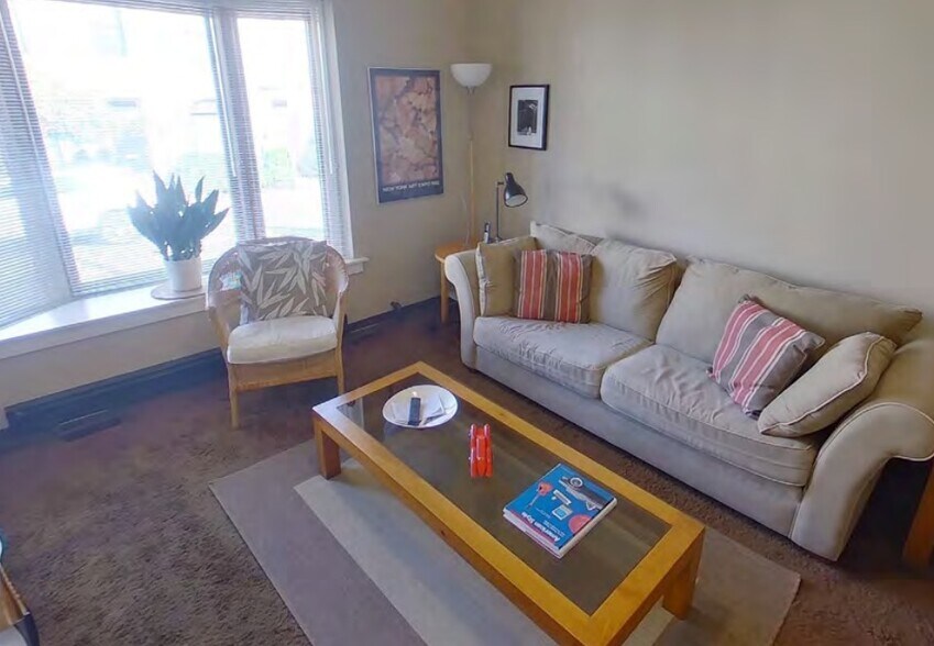 More Photos Of 15-17 Belmont St, Toronto Office Residential For Sale