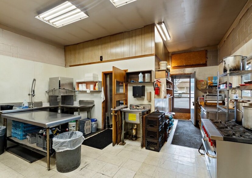 More Photos Of 6014 New Hartford St, Wolcott Restaurant For Sale