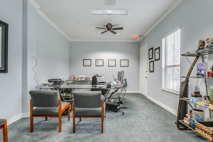 More Photos Of 7633 Bellaire Dr S, Fort Worth Medical For Sale