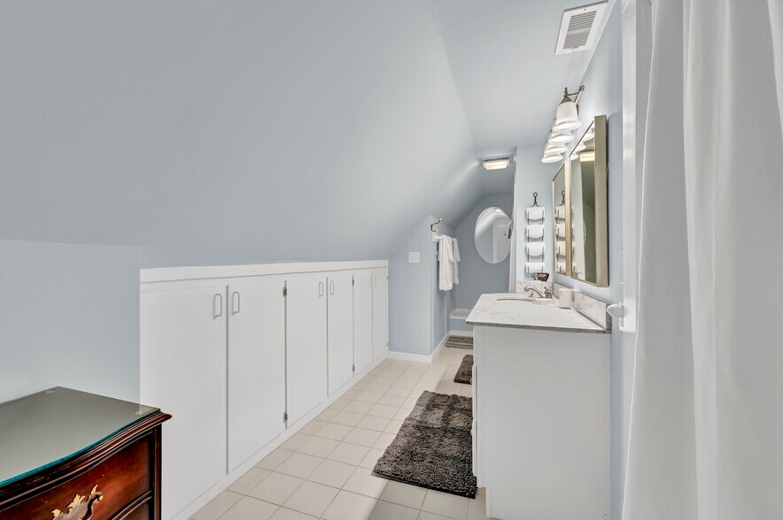 More Photos Of 412 S 3rd St, Wilmington Hospitality For Sale