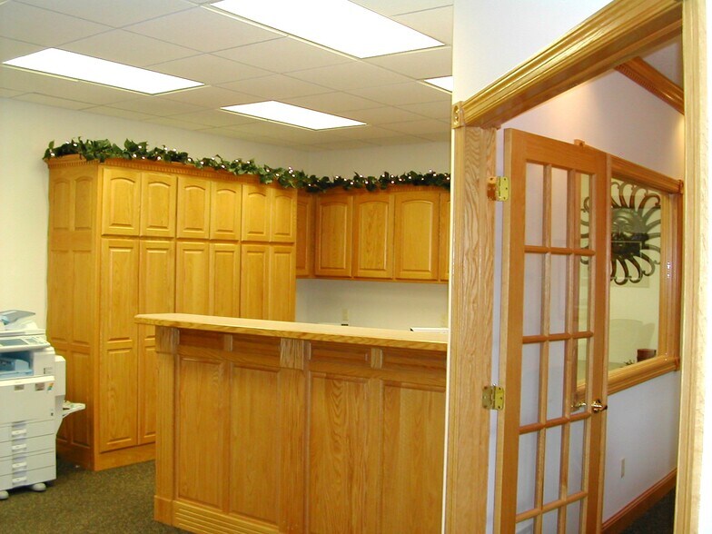 More Photos Of 1881 NW Station Parkway, Andover Office Residential For Lease