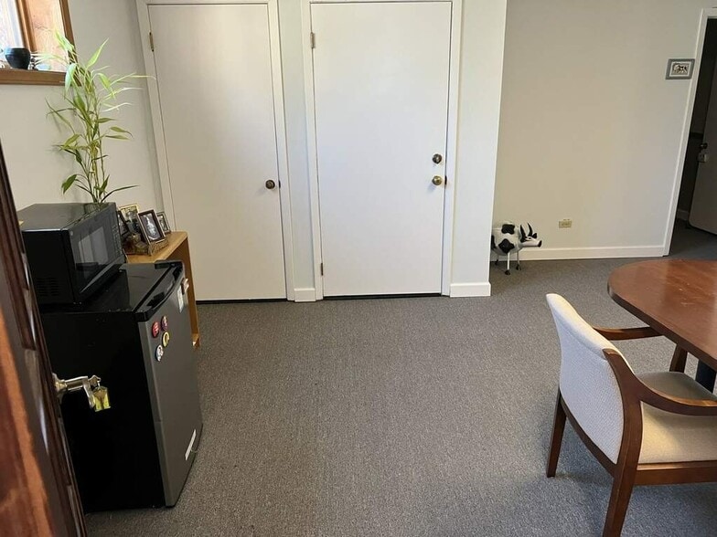 More Photos Of 240 N West Ave, Elmhurst Office For Sale