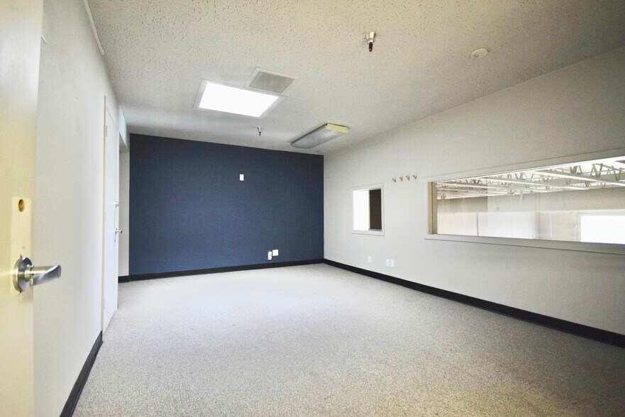 More Photos Of 2801 SE 9th St, Portland Warehouse For Lease