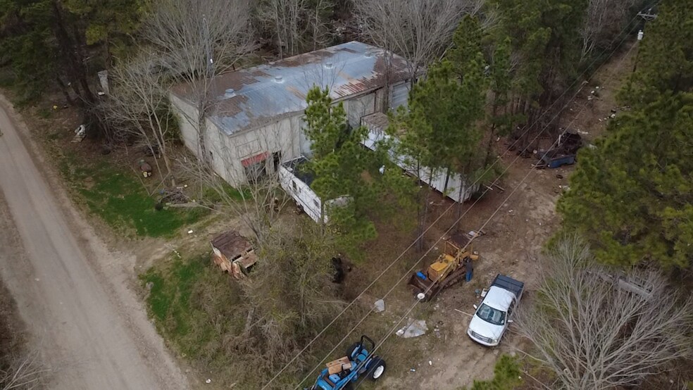 More Photos Of 140 Mosely, Livingston Light Distribution For Sale