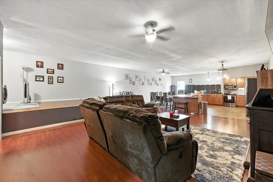 More Photos Of 501-503 Iowa Ave, Essex Storefront Retail Residential For Sale