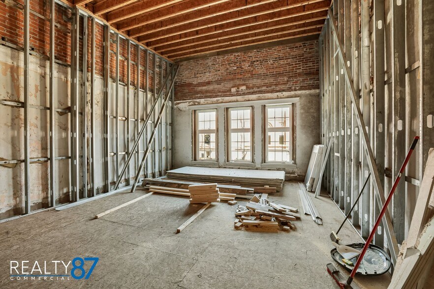 More Photos Of 807 12th st, Belle Plaine General Retail For Sale