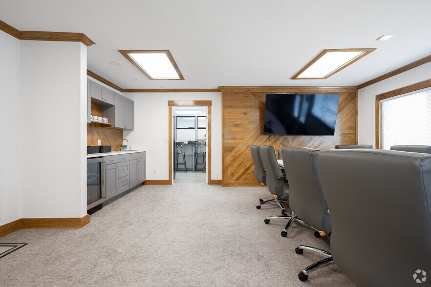 More Photos Of 1206 W Slaughter Ln, Austin Office For Lease