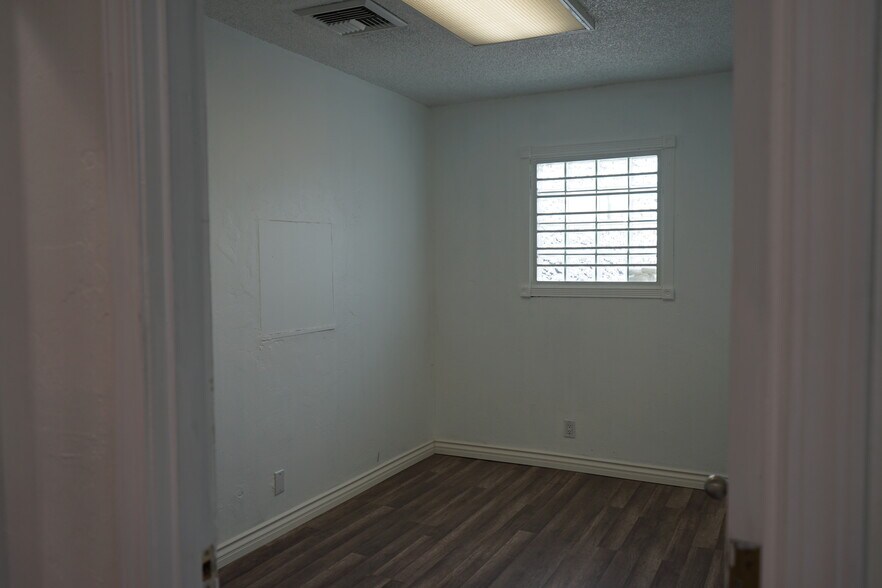 More Photos Of 10623 Burbank Blvd, North Hollywood Loft Creative Space For Sale