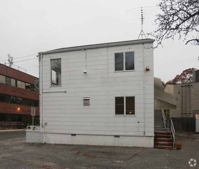 More Photos Of 62 Glen Cove Rd, Roslyn Heights Storefront Retail Office For Lease
