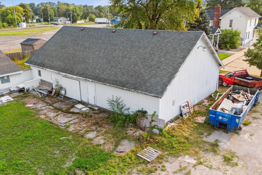 More Photos Of 5232 Morrish Rd, Swartz Creek Office For Sale