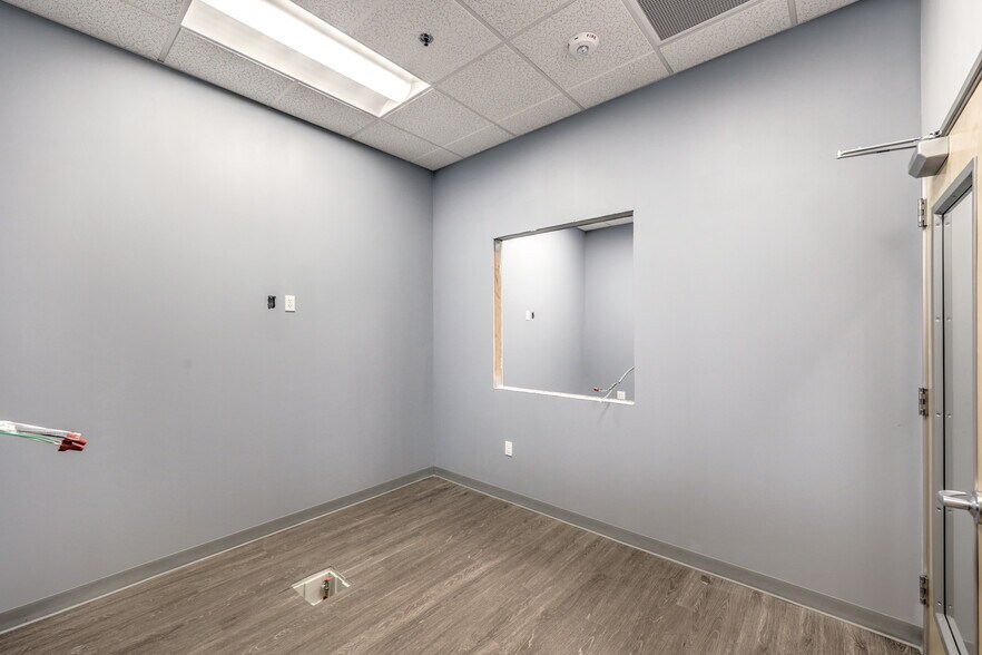 More Photos Of 2943-3073 W Craig Rd, North Las Vegas Unknown For Lease