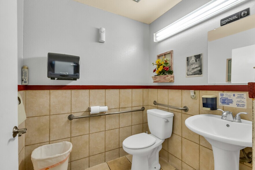 More Photos Of 7223 55th St, Sacramento Restaurant For Sale