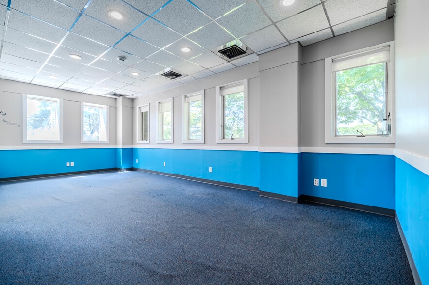 More Photos Of 1575 Hillside Ave, New Hyde Park Medical For Sale