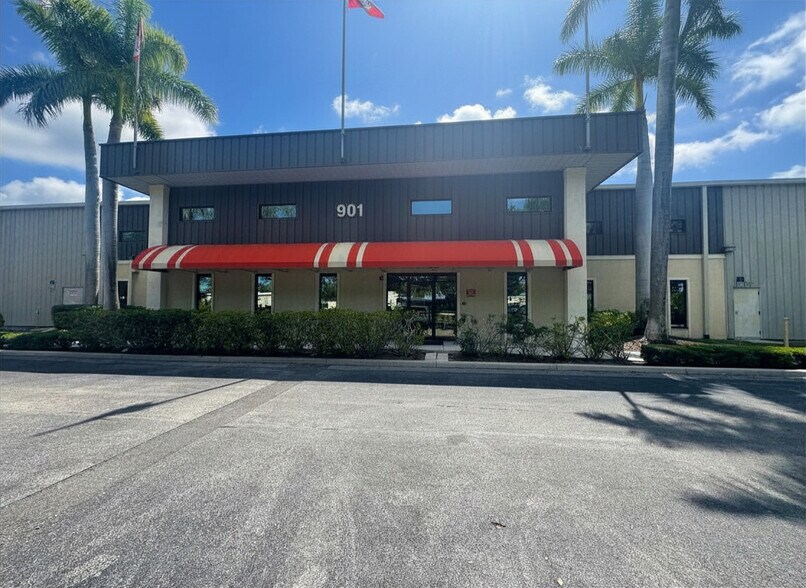 More Photos Of 901 Industrial Blvd, Naples Manufacturing For Lease