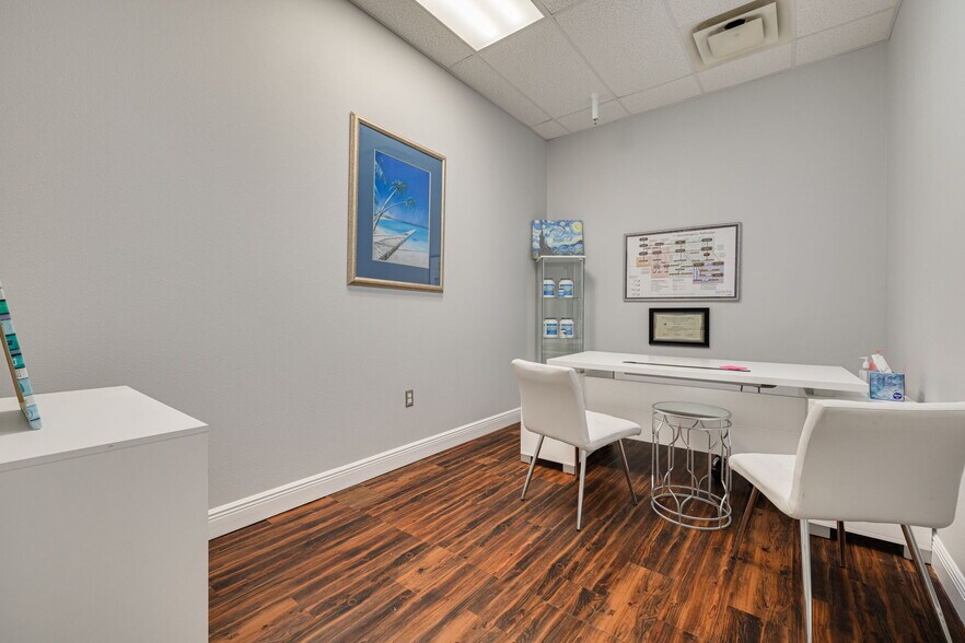More Photos Of 1015-1033 W Bay Dr, Largo Freestanding For Lease