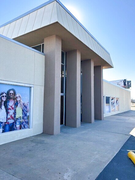 More Photos Of 4227-4289 Southwest Blvd, Tulsa Unknown For Lease