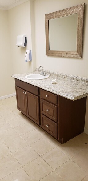 More Photos Of 909 NE 163rd St, North Miami Beach Medical For Sale