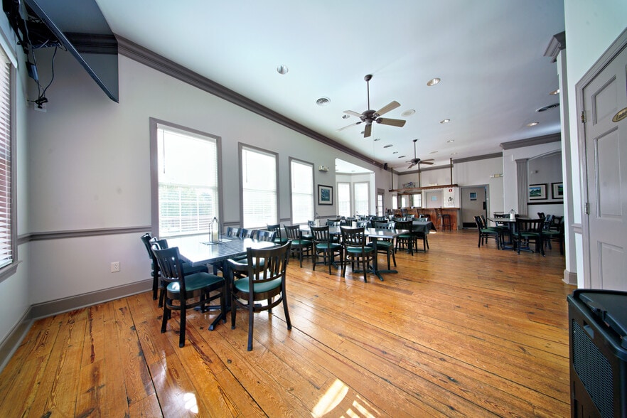 More Photos Of 128 Oakview Club Dr, Macon-Bibb Golf Course Driving Range For Sale