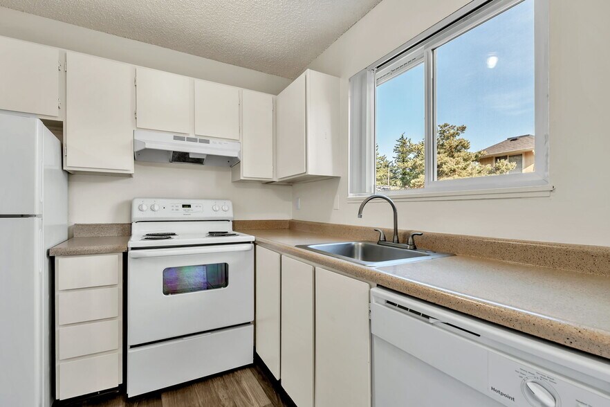 More Photos Of 17014-17062 NE Halsey St, Portland Apartments For Sale
