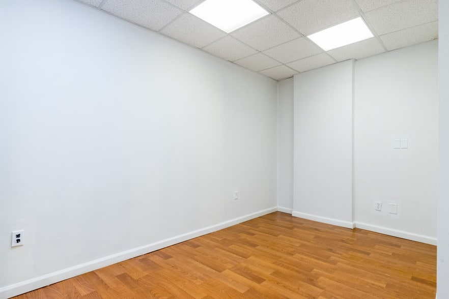 More Photos Of 2735 Henry Hudson Pkwy, Bronx Medical For Lease