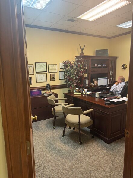 More Photos Of 20462 Chartwell Center Dr, Cornelius Office For Lease