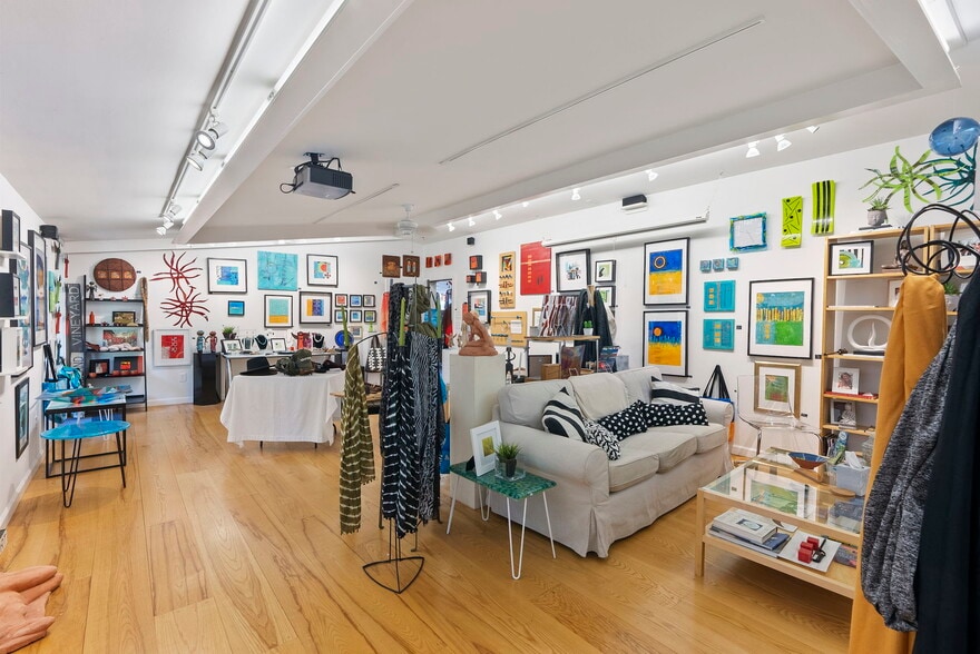 More Photos Of 29 Whitfield St, Guilford Storefront Retail Residential For Lease