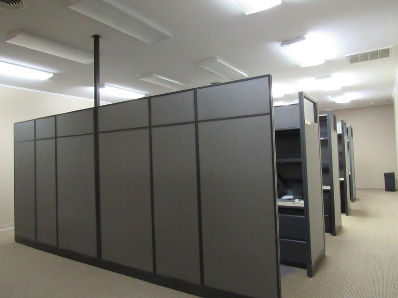 More Photos Of 2509 W 2nd St, Marion Office For Lease