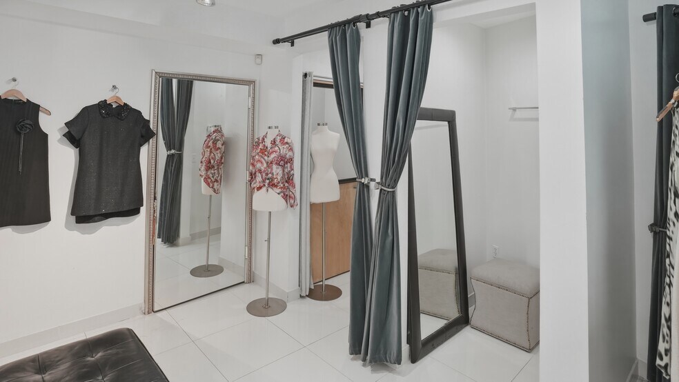More Photos Of 63 Middle Neck Rd, Great Neck Storefront Retail Office For Sale