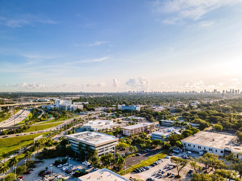 More Photos Of 290 NW 165th St, North Miami Beach Office For Lease